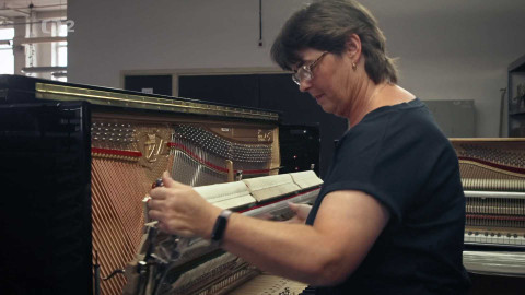 Otcové průmyslu - 10/10 Klavíry Antonína Petrofa