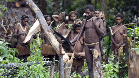Papua Barat - 4/6 Svobodný lid Korowajů