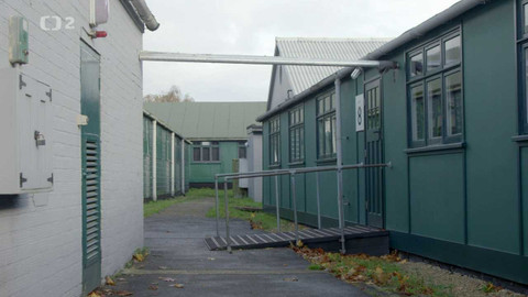 Britská pevnost proti Hitlerovi - 7/8 Vracíme úder na zemi a ve vzduchu