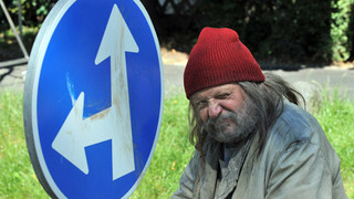 Okno do hřbitova