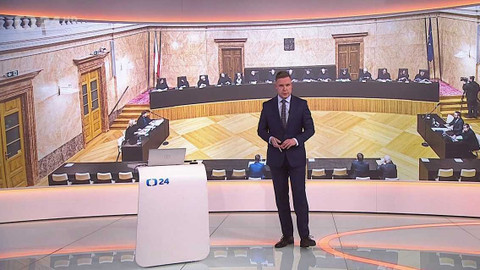 90’ ČT24 - Ústavní spor o sníženou valorizaci penzí