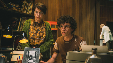 To se vysvětlí, soudruzi! - 4/8 Hoří, má babičko