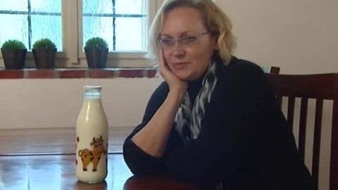 Pod pokličkou - Z automatu, z krabice mléko pijem velice. Co všechno nevíme a víme o tom, co pijeme a jíme