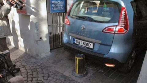 Stop - Necouvej, kam nevidíš