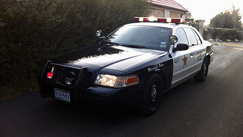 Auto Moto Revue - Honička s policejním autem