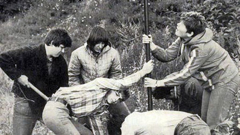 Retro - Hnutí Brontosaurus