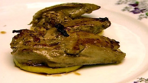 Pod pokličkou - Grilování, rožnění, maso v manu promění