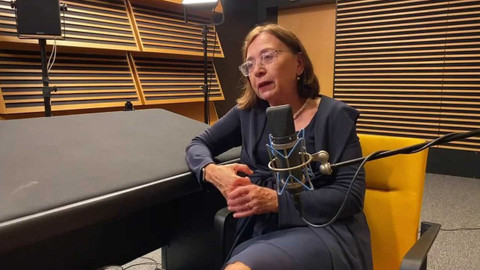 Background ČT24 - Julie Stejskalová