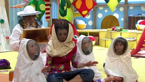 Hýbánky - Chodila po včelínku