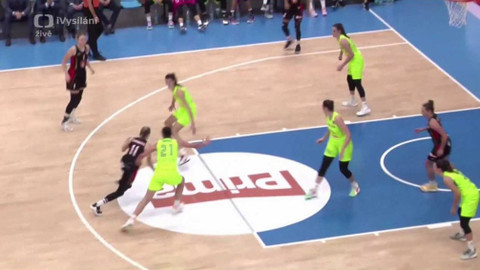 Basketbal - ZVVZ USK Praha - Sokol Hradec Králové