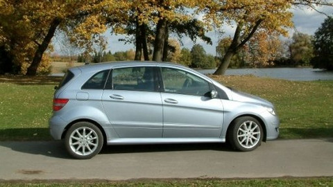 Auto Moto Revue - 19. listopadu 2005