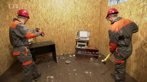 Pološero - Obchodníci s absurditou