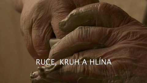 Ruce, kruh a hlína