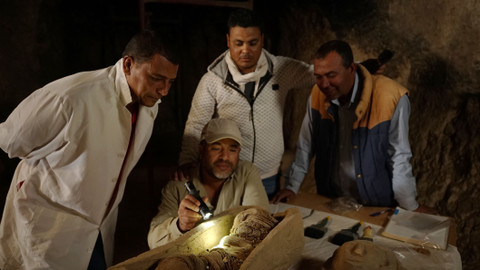 Ztracené poklady Egypta - 4/8 Pátrání po Kleopatřině hrobce pokračuje