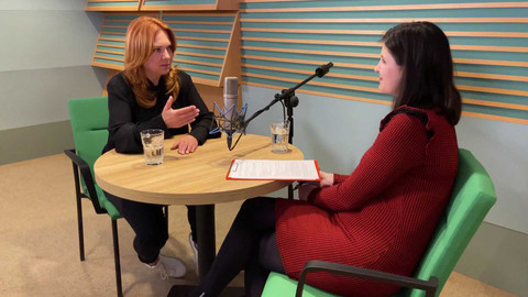 Background ČT24 - Pavlína Wolfová