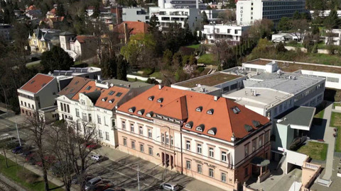 Sama doma - 11. dubna