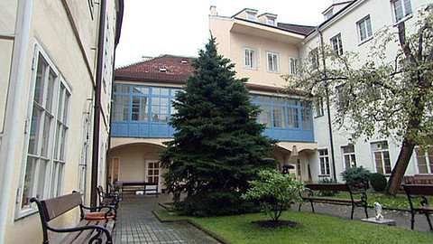 Tajemství pražských dvorků - Dvorky seniorských domů