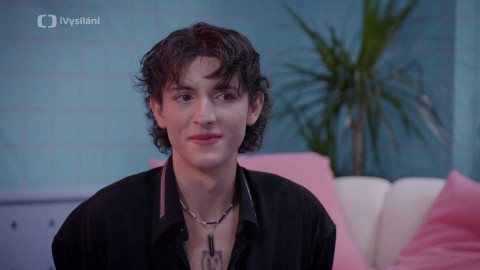 Na záchodcích - 3/8 I kluci pláčou