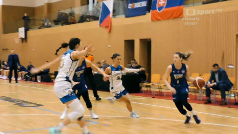 Basketbal - Levhartice Chomutov - Piešťanské čajky