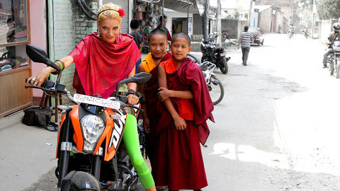 Fulmaya, děvčátko s tenkýma nohama