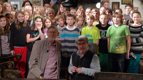 Třistatřicettři - Knihy jsou pro lidi tím, čím jsou pro ptáky křídla