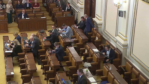 90’ ČT24 - Hodiny proslovů, další mimořádná schůze v PS