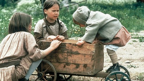 Děti z Bullerbynu - 7/7 Anna a já budeme dětské sestřičky... možná