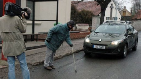 Stop - Chodci senioři