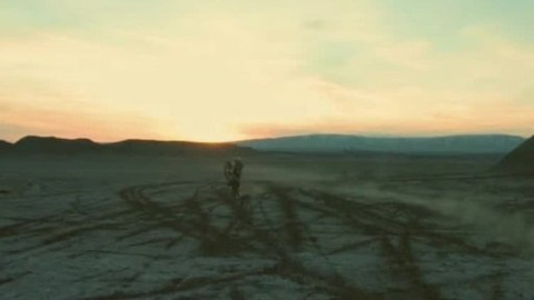 Motocyklové závody - Libor Podmol mezi nebem a zemí