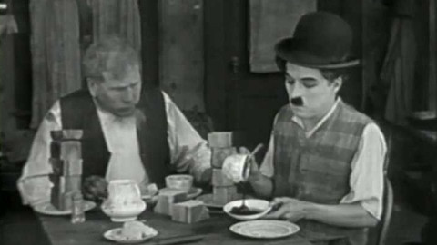 Grotesky - Chaplin vesnickým hrdinou