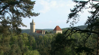 Krajinou příběhů českých hradů známých i neznámých