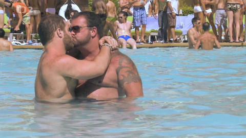 Queer - Biohazard po česku