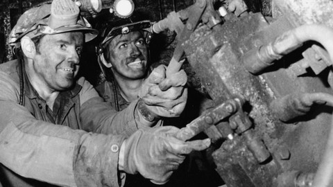 Příběhy 20. století - 5/16 Straníci