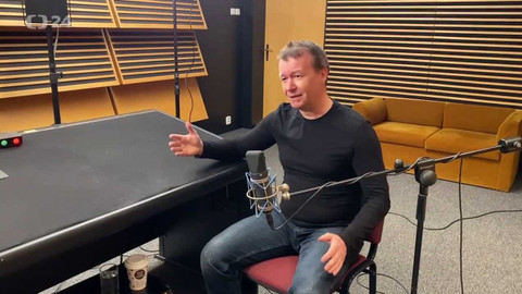 Background ČT24 - Petr Honzejk