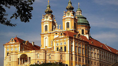 Klášterní říše