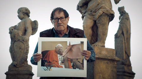 Sametové stopy - 7/30 Svatý otec