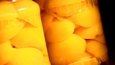 Pod pokličkou - Zavařeniny, to je poklad rodinný. Co všechno nevíme a víme o tom, co pijeme a jíme