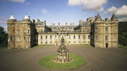 Královské paláce - 3/3 Skotský Holyroodhouse