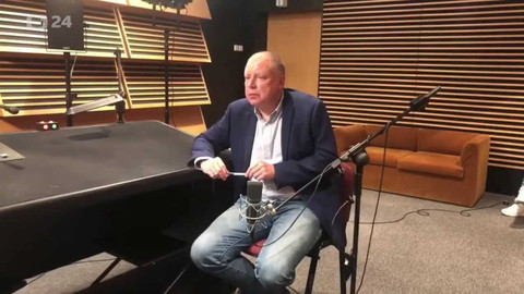 Background ČT24 - Zdeněk Šámal