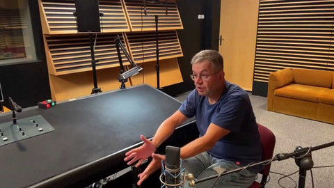 Background ČT24 - Petr Koubský