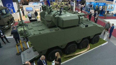 90’ ČT24 - Zbrojařské firmy vystavují v Brně – jak budou vypadat zbraně budoucnosti?