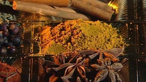 Pod pokličkou - Bez koření chuti není