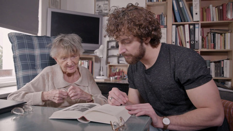 Noví sousedé - 2/9 Přes cestu - rozdělené světy