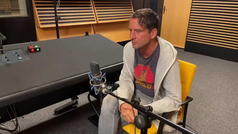 Background ČT24 - Tomáš Poláček