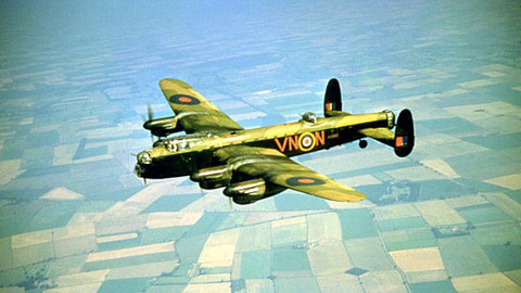 Zbraně 2. světové války - 2/5 Stíhací a těžké bombardéry
