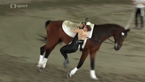 Jezdectví - M ČR ve voltiži 2015 Frenštát pod Radhoštěm