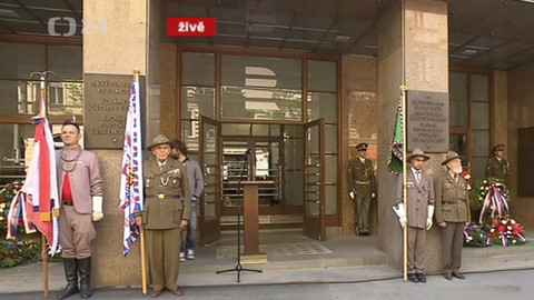 Mimořádné pořady ČT24 - Pietní akt před budovou Českého rozhlasu