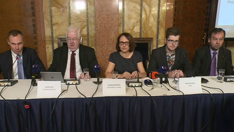 Mimořádné pořady ČT24 - Brífink Magistrátu hl. m. Prahy k analýze projektu Opencard