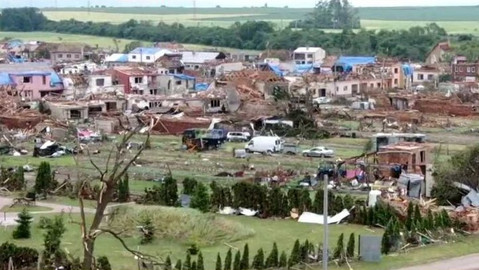 Mimořádné pořady ČT24 - Ničivé tornádo na jižní Moravě