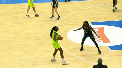 Evropská liga v basketbalu - ZVVZ USK Praha - Cukurova Basketbol Mersin